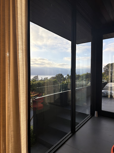 Crystal-clear floor-to-ceiling glass with an ocean view after cleaning